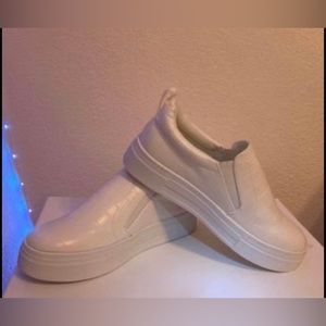 Lulus White Reptile Print 
Slip-On Ladies Fashion Shoes SIZE 8